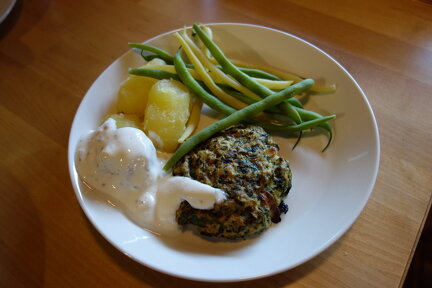 Täytetty pinaatti-yrtti-haukimurekepihvi