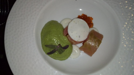 Kirjolohi ja leche de tigre-vaahto