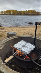 nuotioleipia nuotiossa