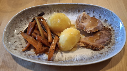 Joulukinkkua rosmariiniporkkanoilla