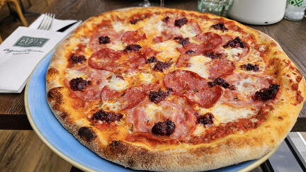 Classic Pizza Meat Me There