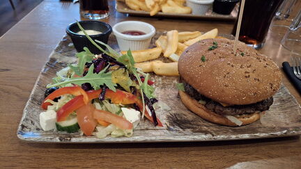 M6 Dining Diningburger