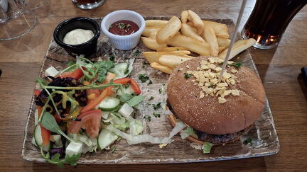 M6 Dining Tacoburger